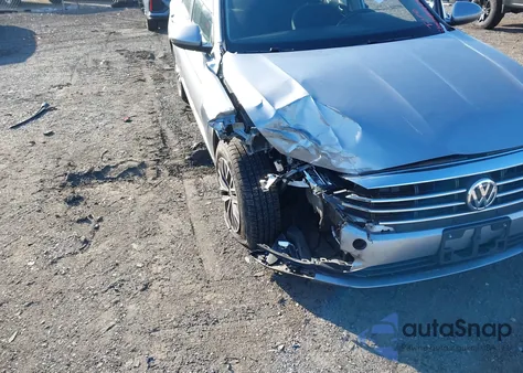 2021 Volkswagen Jetta 1.4T R-Line/1.4T S/1.4T Se z USA, uszkodzony, nr VIN 3VWC57BU1MM048128